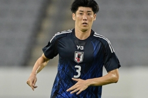 中卫遭遇伤情潮，官方：日本队补充征召30岁广岛三箭后卫荒木隼人