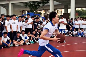 五星高中生！15岁这身体素质太超标了！各种逆天飞扣！